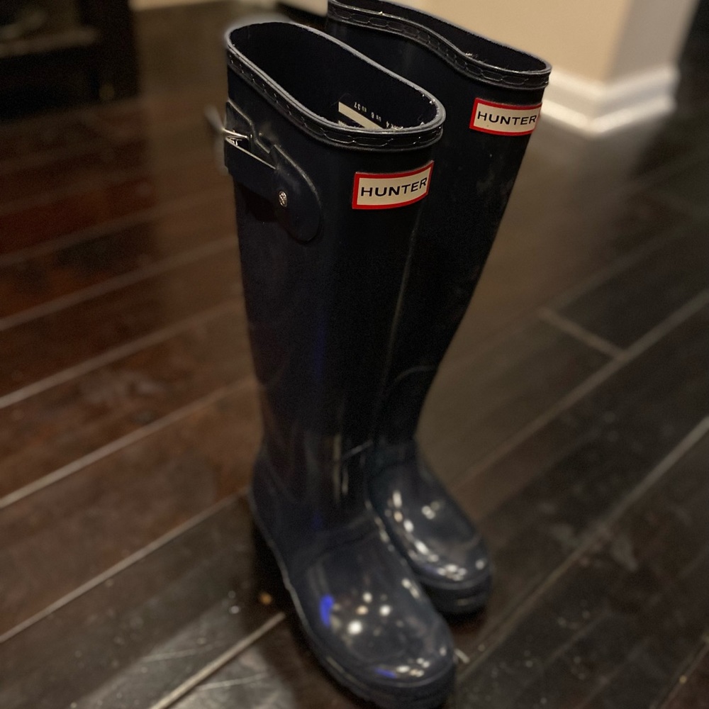 Navy Hunter Boots Women’s - Only worn a couple times!